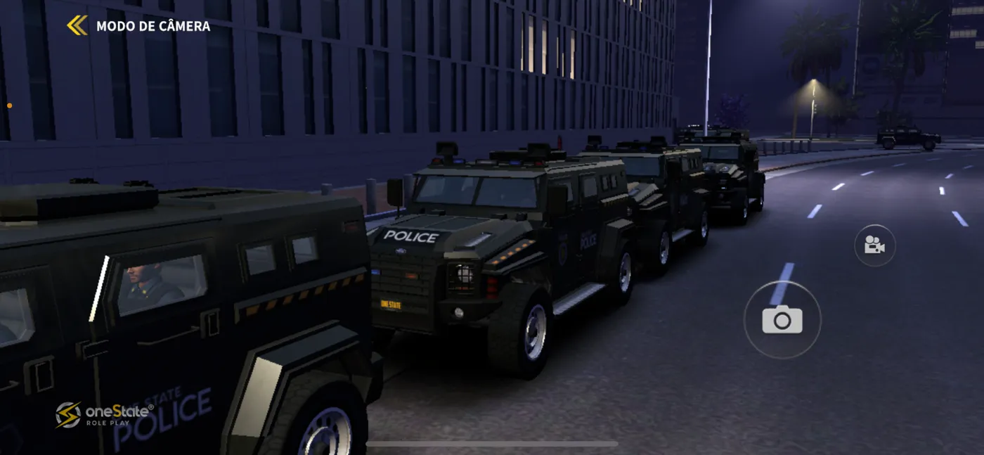 Comboio de blindados da polícia à noite no OneState RP
